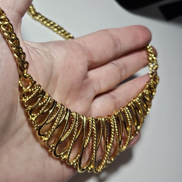 Vintage Avon Gilded Mesh Collar Gold Tone Statement Necklace 16” EUC - Picture 3 of 12